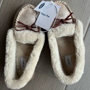 NWT Old Navy gold moccasin slippers size 6